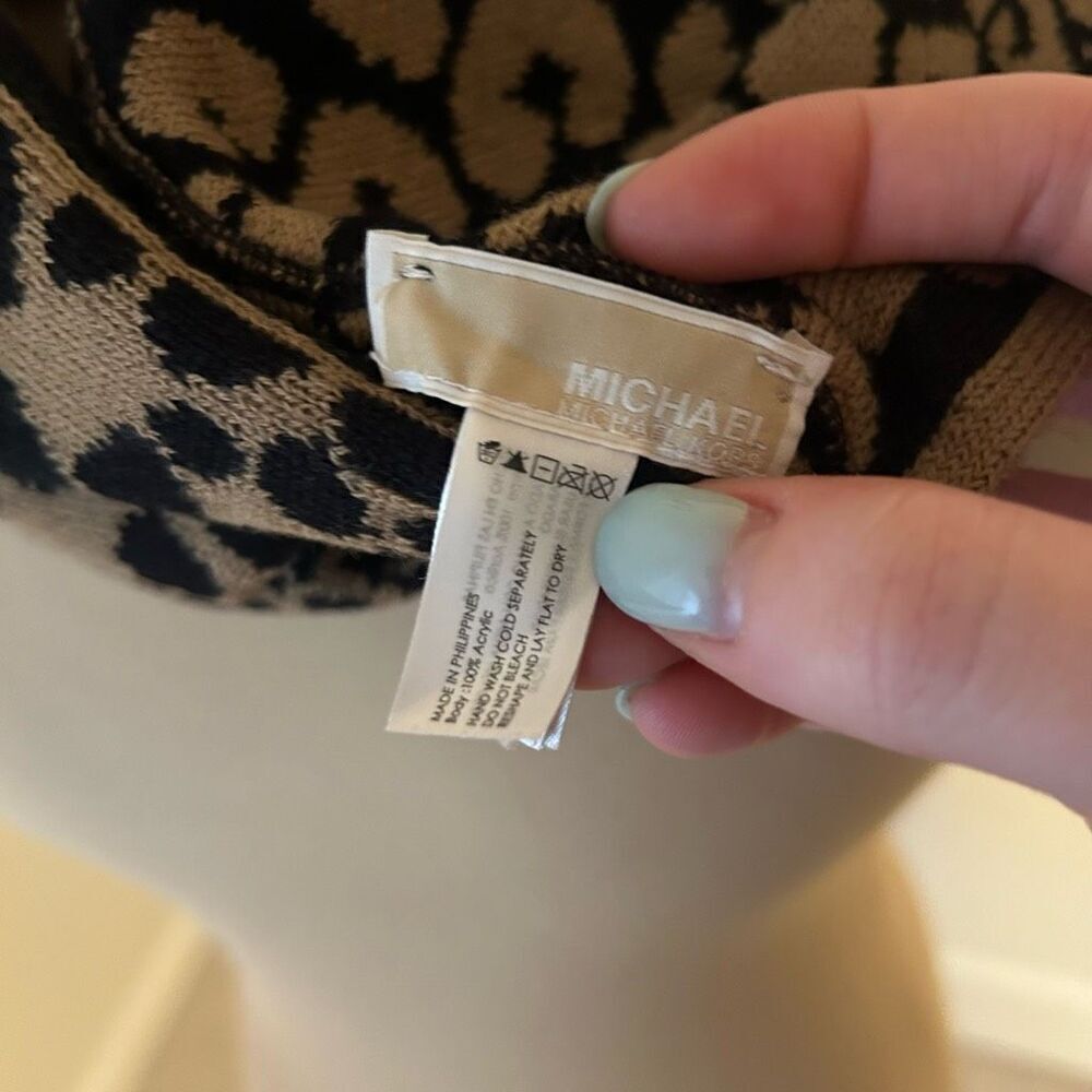 Michael Kors Cheetah Print Scarf - Picture 4 of 5